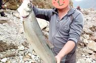 雅安钓友在汉源湖的意外收获：两条“米翘”鱼的捕获
